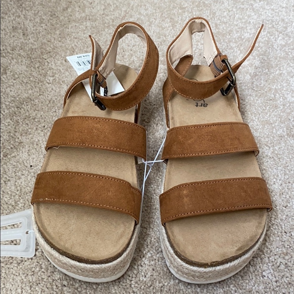 Girls Art Class Sandals!